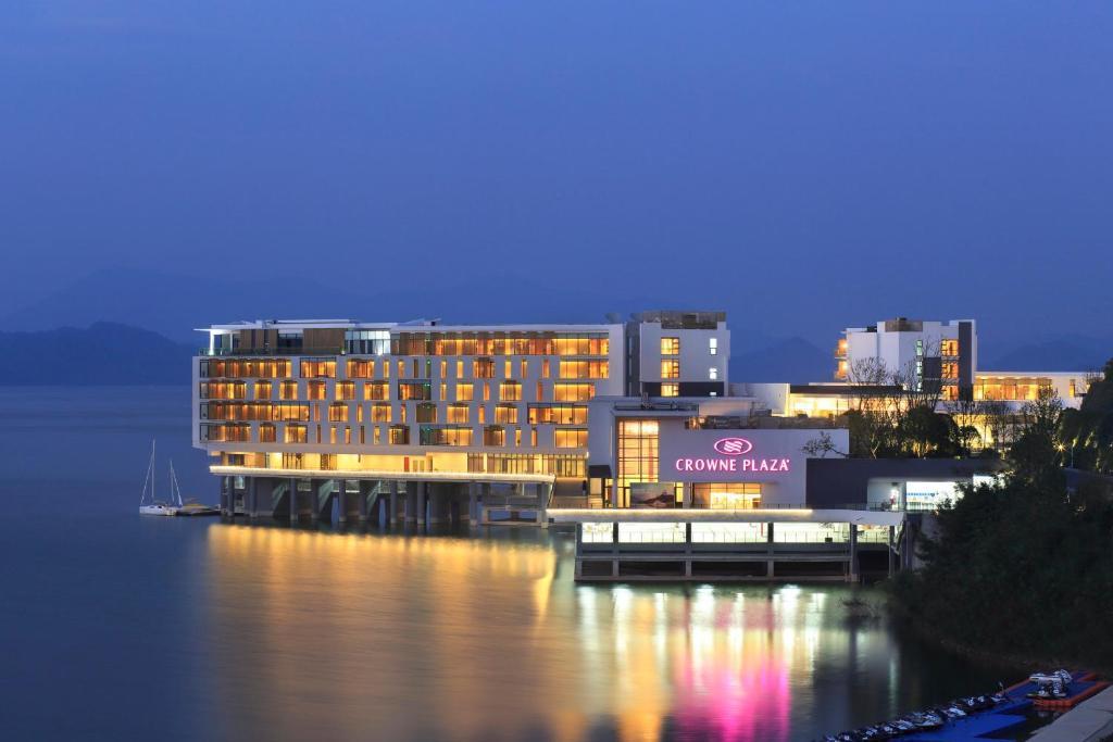 Crowne Plaza Huangshan Taiping Lake, An Ihg Hotel Экстерьер фото